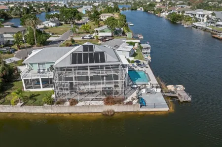 Water Front/ Free Heated Salt Water Pool/Game Room/Amenities Galore Отели в г. Эрнандо-Бич