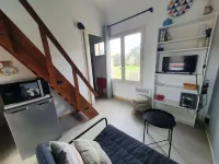 Charming T1 completely renovated, with large terrace, in the heart of Giens.