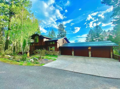 Big Mountain Treehouse!  Beautiful cabin home w/ SPECTACULAR views of Lake
