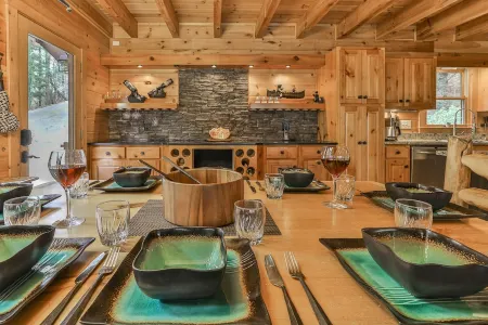 Trout Tales Riverfront Lodge-Hot Tub,Pet Friendly,Game Room,Firepit,Decks Galore