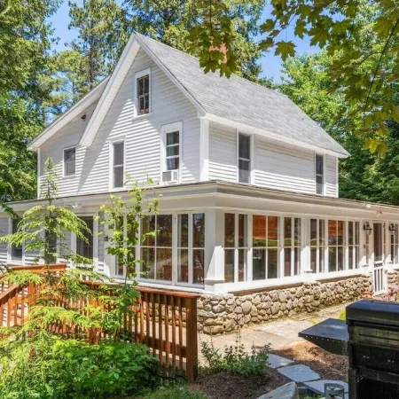 Vintage & Modern Lodge-Lake Winnipesaukee Water Access w/ Boat Slip, Dog Welcome