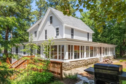 Vintage & Modern Lodge-Lake Winnipesaukee Water Access w/ Boat Slip, Dog Welcome - WiFi