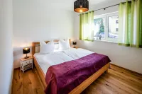 stylish holiday home, close to the cycle path and the vineyards Stadtkirche St. Wenzel附近的飯店