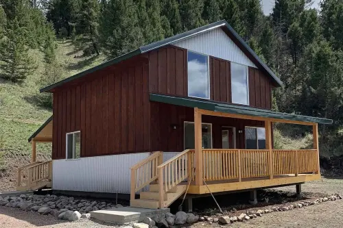 Cozy Cabin with mountain views close to rock creek!