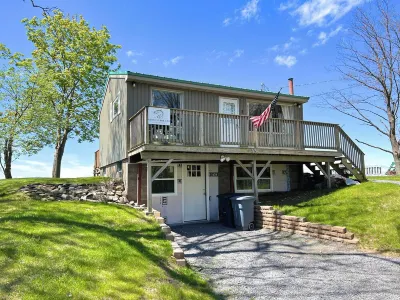 Cozy LAKE ONTARIO WATERFRONT COTTAGE with Breathtaking Views!