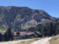 Luxury Mammoth townhouse at The Lodges in Snowcreek VI. 2 car garage<br>5 stars