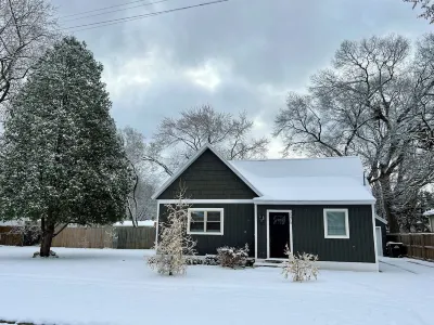 Morton 1 –Game Room Fun, Fenced Yard & Beach Vibes – Dogs Welcome!
