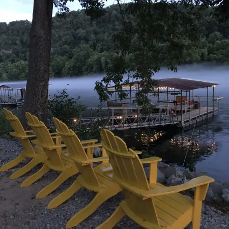 Little Blue is 190 FT from River Semi-Private Solar Lit Dock&Ramp Wifi Sleeps 8