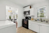 Cozy Home one block from The Creek Golf Club