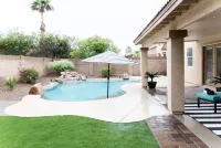 Travelers Paradise - A 5 Star Poolside Resort Getaway