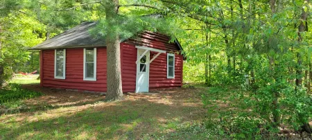 Private Log Cabin, 4 min walk to Torch Lake