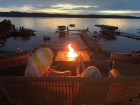 Canadaigua Lake Sunset Oasis: Private Beach, Family Fun Wineries, CMAC, Shopping Hotel a Gorham