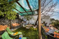 Villa Laura, amazing breakfast, private outdoor hot tub, Positano, Amalfi coast Hotels in Montepertuso