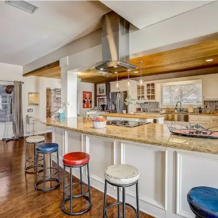 North Austin Gem! The Way a Vacation Rental is Supposed to Be. Great Vibes!