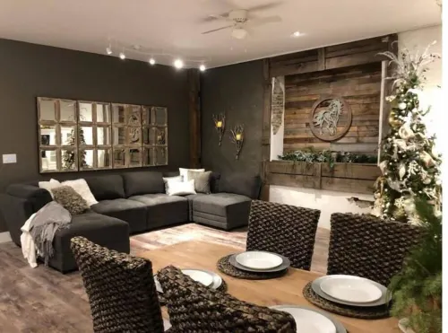 Best Downtown Location! Stablemasters Quarters is Awarded Winning! Come See why… Hotels in Madison