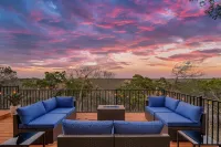 Peaceful and Quiet Hill Country Getaway with Stunning Views