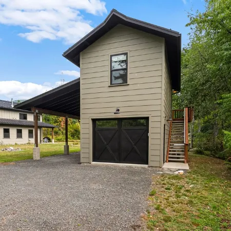 Cozy Studio Apartment Maple Falls, with Hot Tub