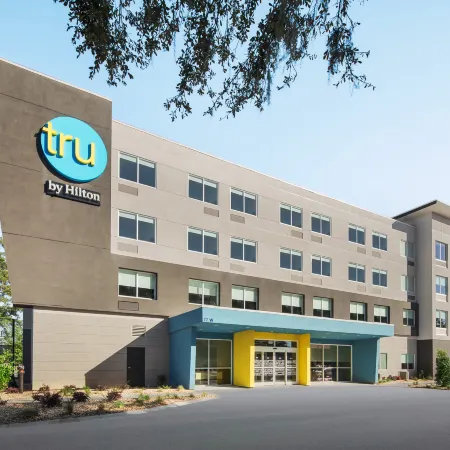 Tru by Hilton Savannah Midtown