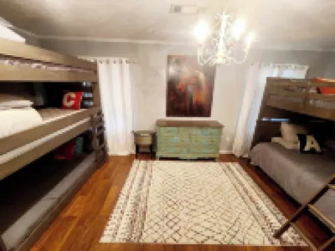 Luxury home, minutes from MSU campus