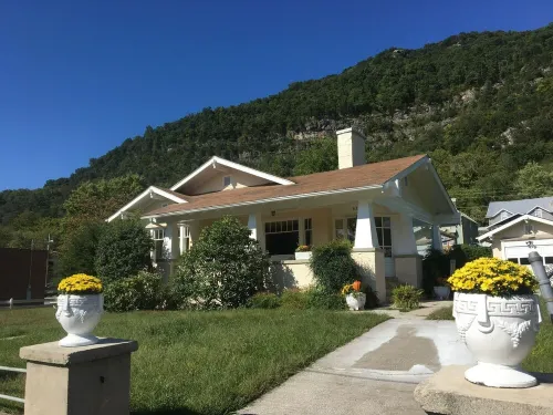 1928 Home in the heart of Cumberland Gap