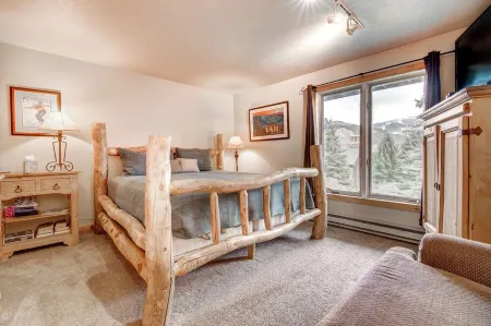 Gorgeous views from this 3 Bedroom, 3 Bath on Avon Lake! TOA License #013894