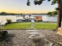Lakefront cabin, large private dock, & flat backyard oasis. Panoramic views!
