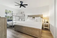 REMODELED LESS THAN 5 MINTUES FROM THE BEACH!!!
