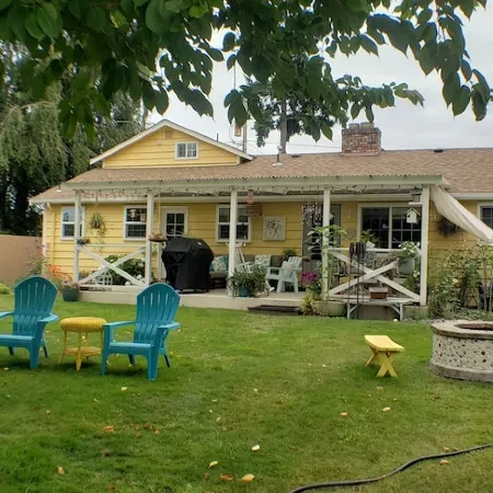 PRIVATE and PEACEFUL living unit, with a view of Mt. Rainier. Close to downtown.