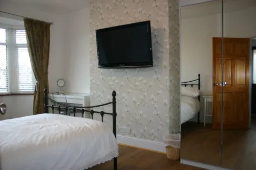 Beach Links Holiday bungalow Prestatyn 400 yards from sandy beach, with Hot Tub - Wifi