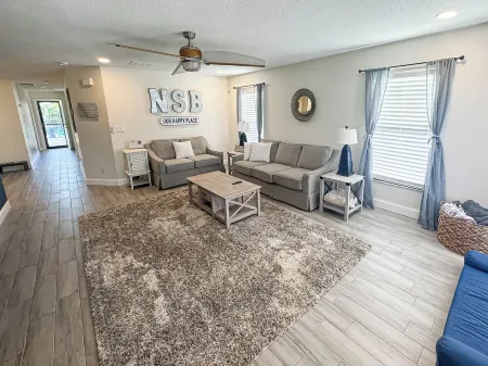 NSB- Crawford Crash Pad - 3 BR 2BA walk to Flagler and Beach Отели рядом с достопримечательностью «Sugar Mill Country Club»