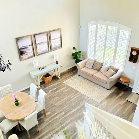 Spacious Poolside Oasis - Right Next to Beach and Legoland