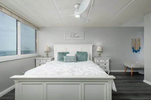 Renovated Condo with Pool on No Drive Beach