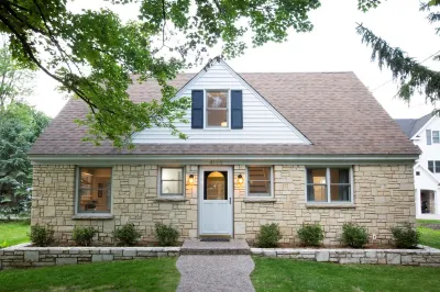 Centrally Located DoCo Oasis Hotels near The Cherry Hut