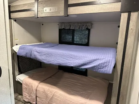 Experience Glamping in style. private Hot tub spa! Private lake -Pet Friendly