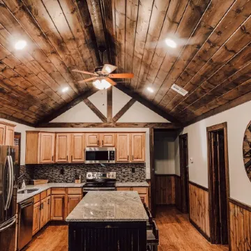 The Rustic Gem!! 3 Bedroom/2 Bath House