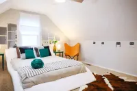 Spacious*Outdoor Space*Modern*Family*Groups*Modern*Artistic