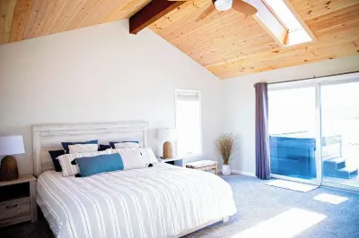 All Sports Big Wolf lake house that sleeps 12!