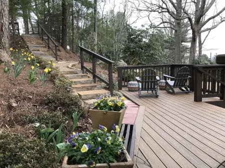 Historic Cottage  - Near Grove Park Inn  - Private Garden and Covered Swing