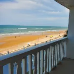 Oceanfront Studio Condo w/private balcony,  full kitchen, honeymoon delight
