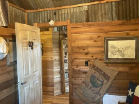 Cedar Cabin in the Woods - Longview, Tx