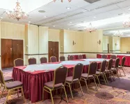Clarion Hotel Somerset - New Brunswick - parking