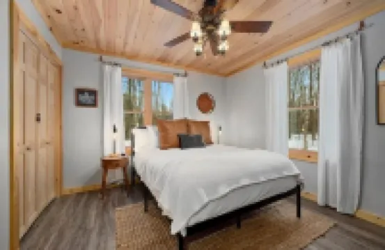 Kasoag Lake lodge-ATV + snowmobile right from your door.Great fishing close by!