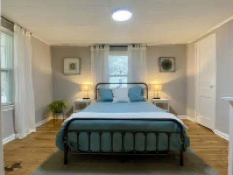 Quaint 2 bed 1 bath cottage style home