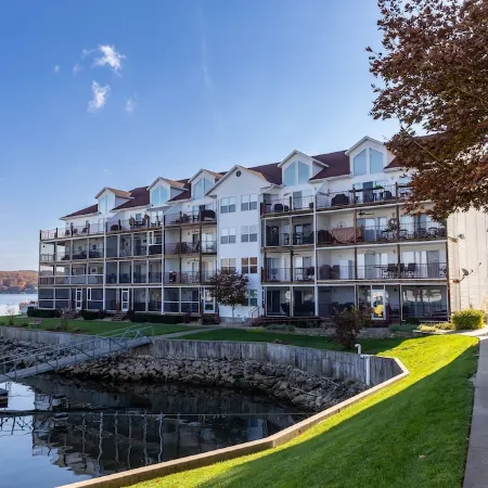 Amazing view of lake from water-front condo! Close to Ballparks National.