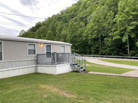 Great location, extremely clean ,half mile from trail heads.