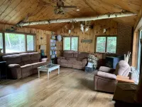Rangeley Waterfront Retreat: 4 Bed, 2 Bath, Perfect for Families to Unwind レーンジリーのホテル