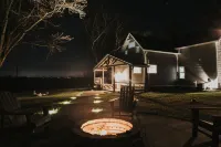 Private 30 Acre Farm W/ Walking Trails - Sleeps 10, Unwind & Enjoy the Outdoors.