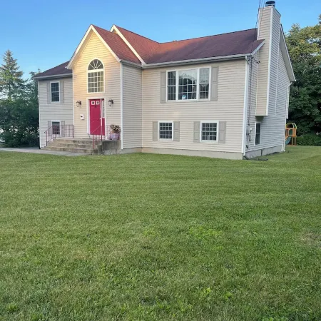 Experience luxury shopping paradise! 4-Bedroom Home & 7 mins to Woodbury Commons