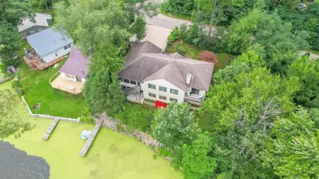 NEW Spacious Lakehouse Retreat +private pier