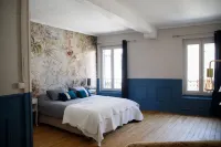 Maison de Ville, Rénovée Avec Gout au Cœur de la Cité Médiévale Hôtels à proximité de : Collégiale Notre-Dame